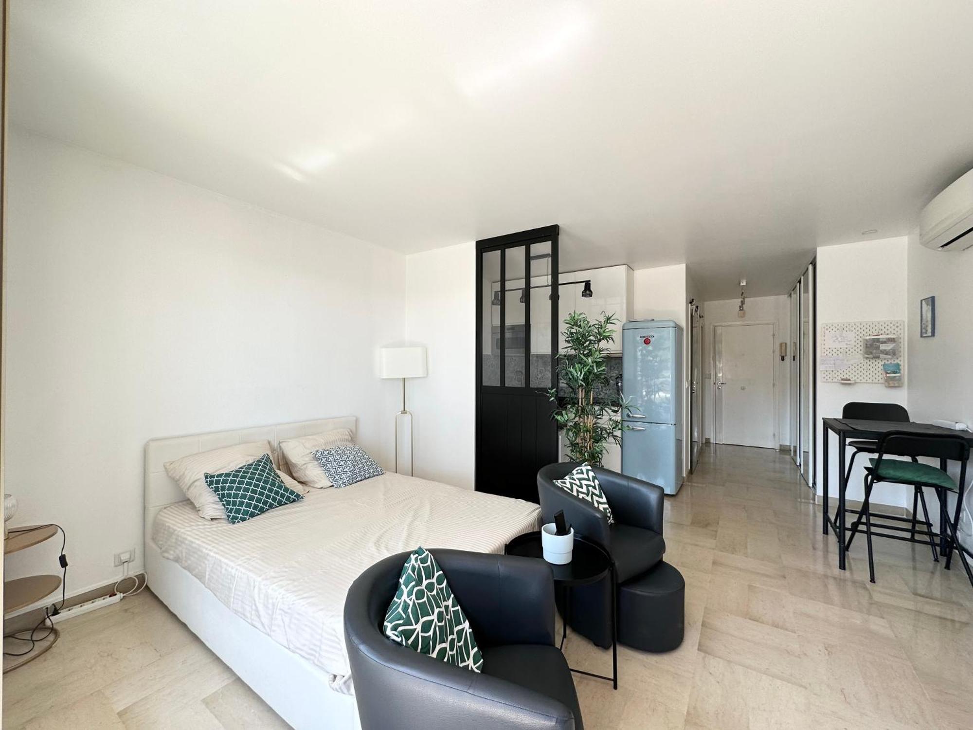 Apartmán Nice, Grand Studio - Piscine - Terrasse Vue Mer Exteriér fotografie