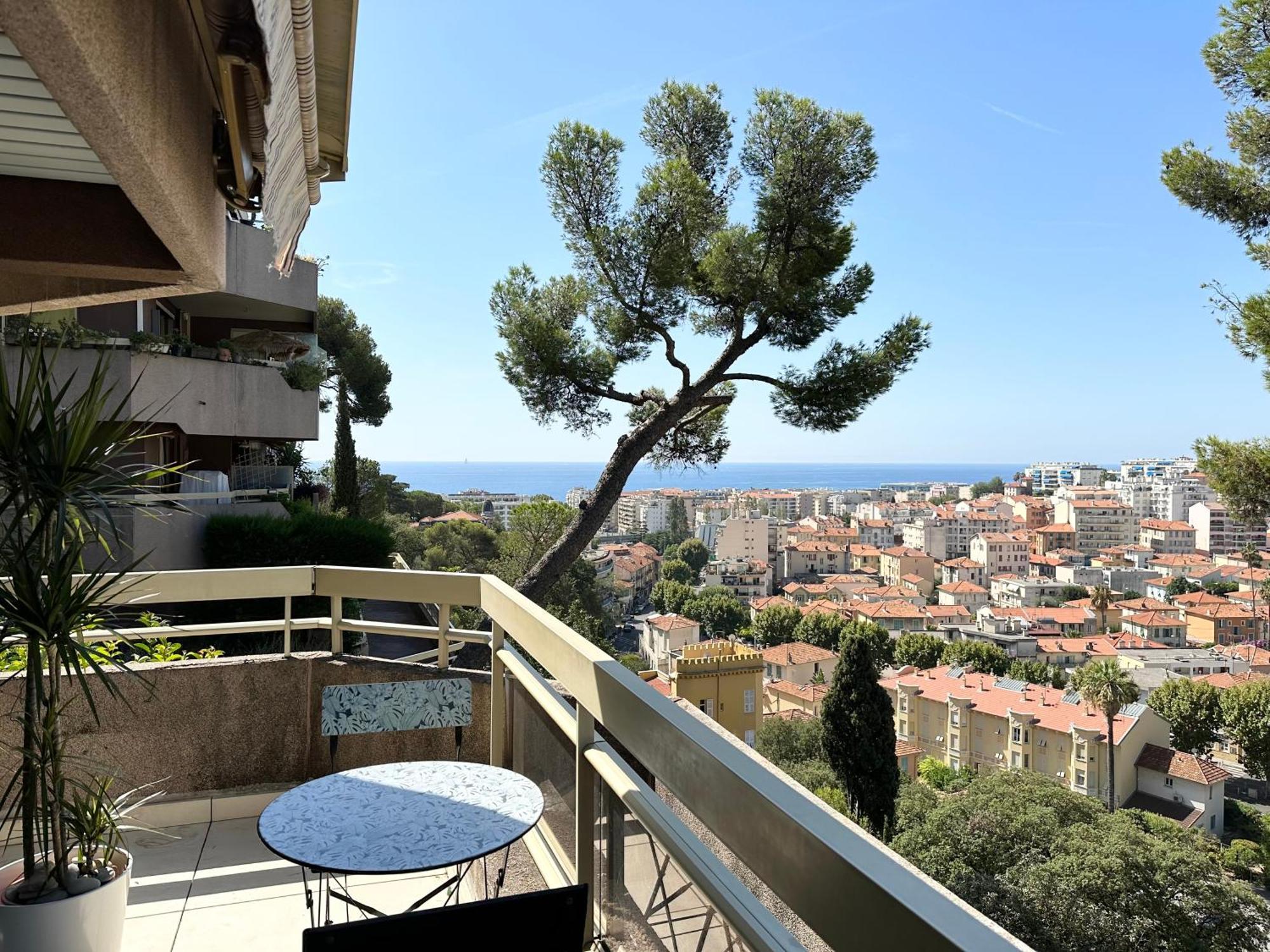 Apartmán Nice, Grand Studio - Piscine - Terrasse Vue Mer Exteriér fotografie